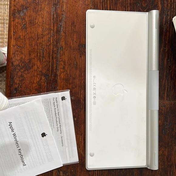 Version one of the Apple Wireless Keyboard. Never Used. - Picture 7 of 7
